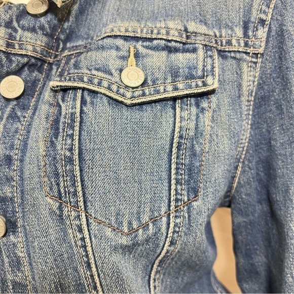 GAP women’s Denim boxy trucker Jacket dirty wash Medium Y2K fashion - Picture 15 of 17